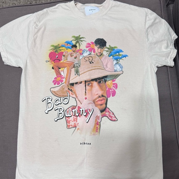 Bad Bunny Vibras Tshirt  women’s size medium - Picture 2 of 4